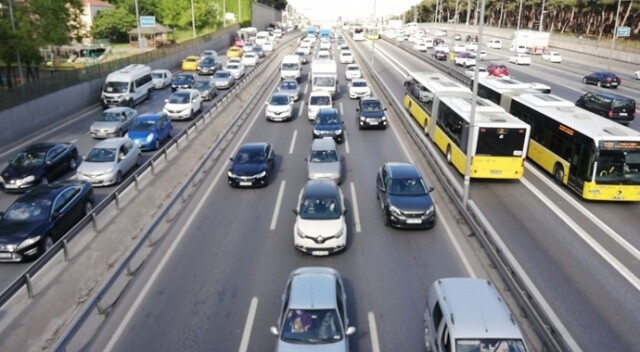 İstanbul&#039;da kısıtlama öncesi yoğun trafik