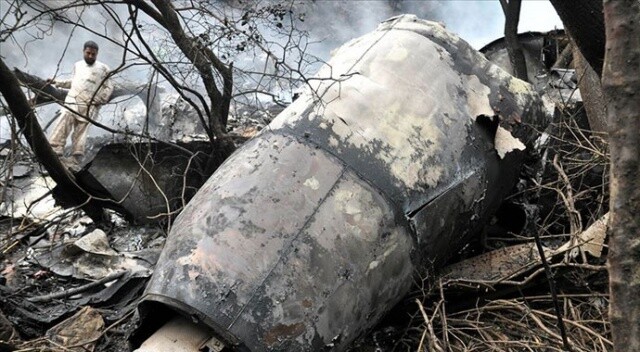 Pakistan&#039;da bir yolcu uçağı düştü