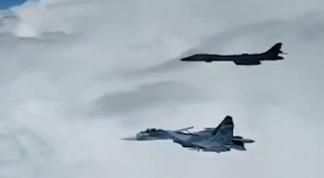 Rus savaş uçakları ABD bombardıman uçaklarına engelleme yaptı