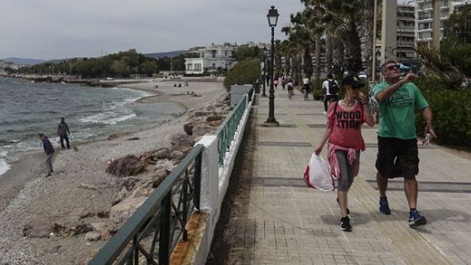 Yunanistan’da normalleşme süreci başladı! Halk 42 gün sonra sokağa çıkıyor