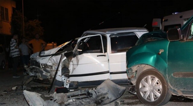 Aksaray&#039;da otomobil ile hafif ticari araç çarpıştı: 7 yaralı