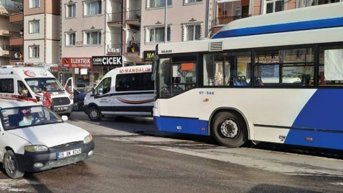 Başkent’te kamyon EGO otobüsüne çarptı
