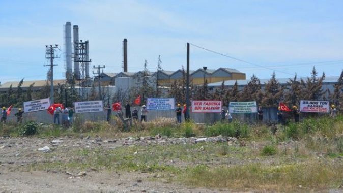 Çevreyi kirlettiği savunulan fabrikanın önünde çevreci mitingi