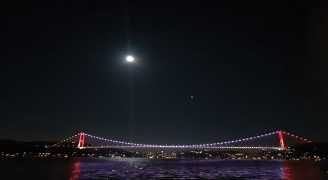 İstanbul&#039;daki dolunay manzarası göz kamaştırdı