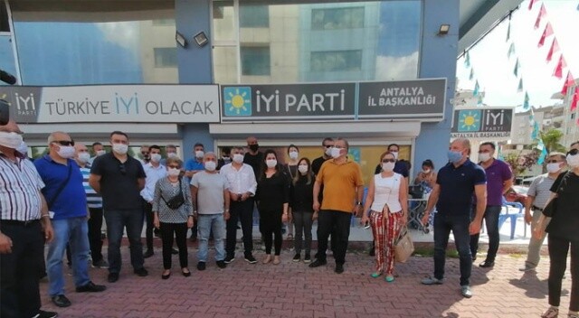 İYİ Parti Muratpaşa teşkilatında 18 isim görevlerinden istifa etti