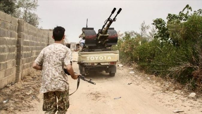 Libya ordusu ile Hafter milisleri arasında başkentin güneyinde şiddetli çatışmalar yaşanıyor