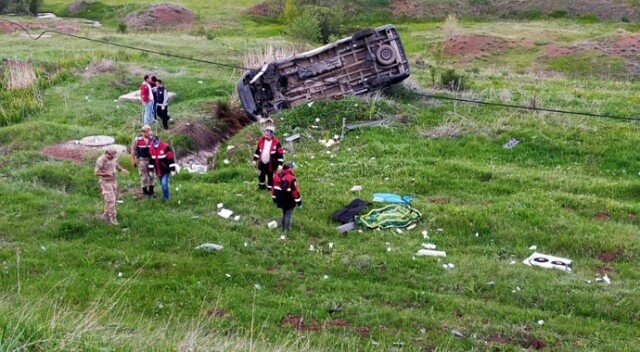 Sivas’ta cenaze aracı takla attı: 1 ölü, 1 yaralı