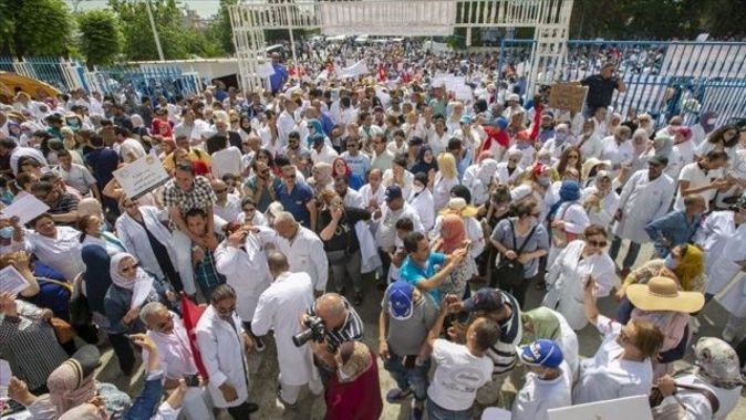 Tunus&#039;ta sağlık çalışanlarından genel grev