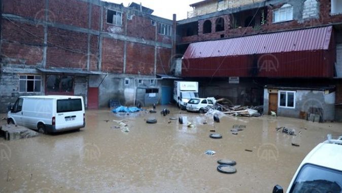 AFAD: Rize&#039;deki selde 80 kişi kurtarıldı