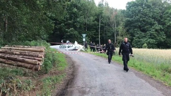 Almanya’da 2 küçük uçak havada çarpıştı: 2 ölü