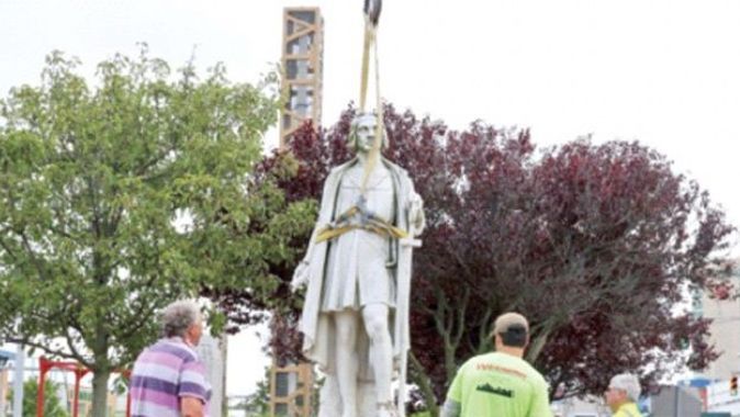 Amerika&#039;yı keşfeden Kristof Kolomb heykeli bile kaldırıldı