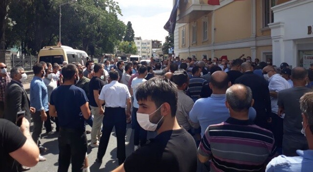 Bakırköy&#039;de pazarcılar kapanan semt pazarı için eylem yaptı