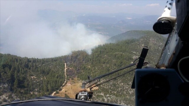 Burdur&#039;da çıkan orman yangını kontrol altına alınmaya çalışılıyor