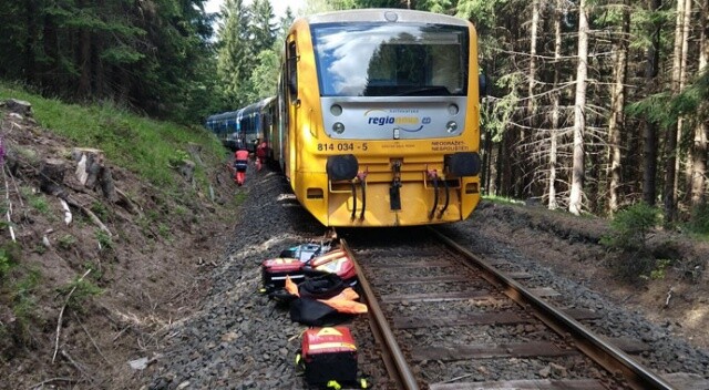 Çekya&#039;da iki yolcu treni kafa kafaya çarpıştı: 3 ölü, 30 yaralı