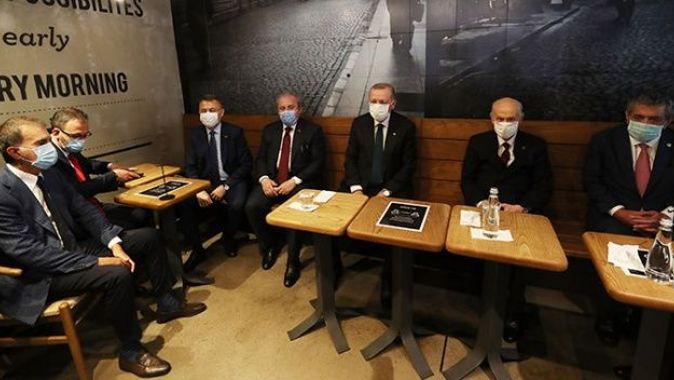 Cumhurbaşkanı Erdoğan, Fatih&#039;te bir kafede oturdu
