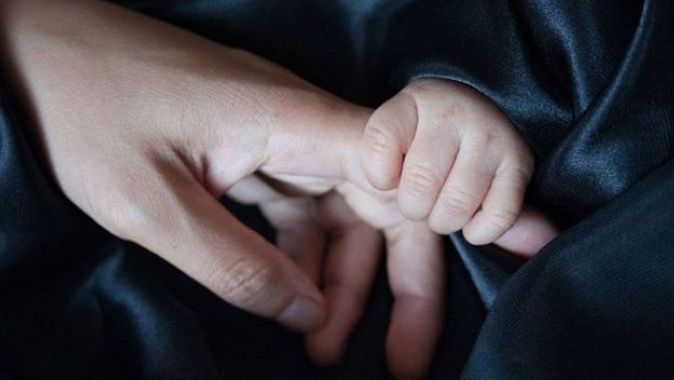 İran&#039;da 23 günlük bebek Covid-19 nedeniyle hayatını kaybetti