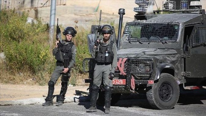 İsrail askerleri Batı Şeria’da eski Filistinli milletvekillerini gözaltına aldı