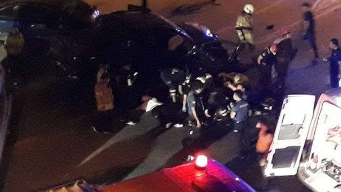 İstanbul&#039;da trafik kazası: 2 ölü, 2 yaralı