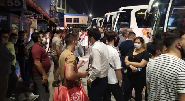İstanbul Otogarında sosyal mesafesiz asker uğurlama yoğunluğu