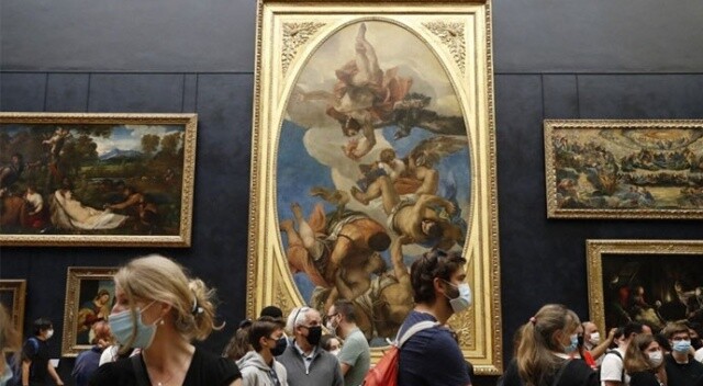 Louvre Müzesi yeniden açıldı