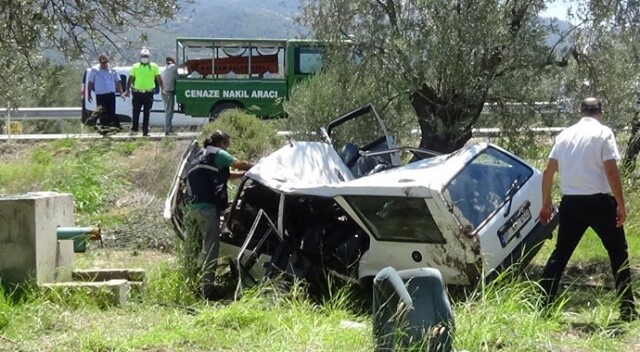 Otomobil şarampole uçup zeytin ağacına çarptı: 2 ölü