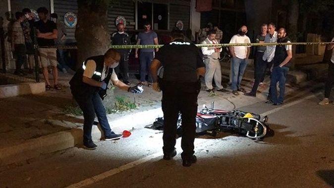 Sakarya&#039;da otomobil ile motosiklet çarpıştı: 1 ölü, 2 yaralı