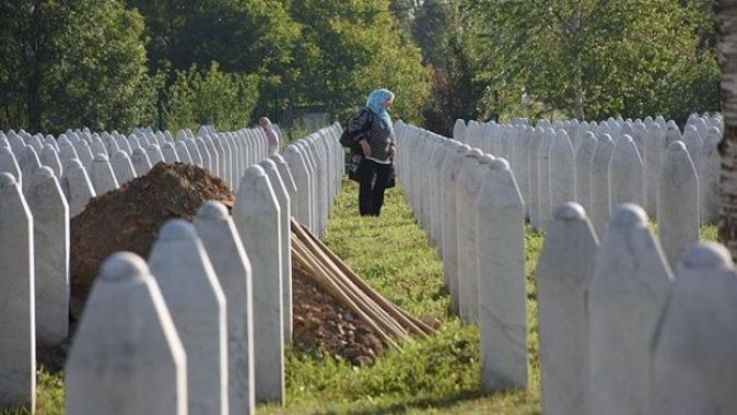 Srebrenitsa Soykırımı&#039;nın 9 kurbanı daha toprağa verildi
