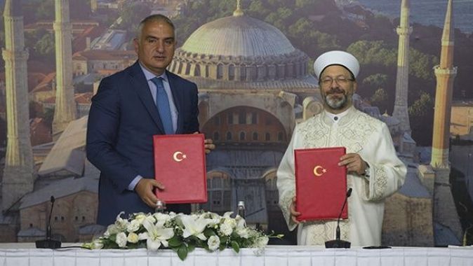 Tarihi gün! Ayasofya Camii protokolü imzalandı