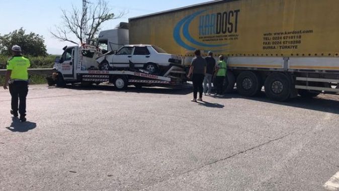 Tır ve çekici çarpıştı, Bursa İzmir karayolu trafiğe kapandı
