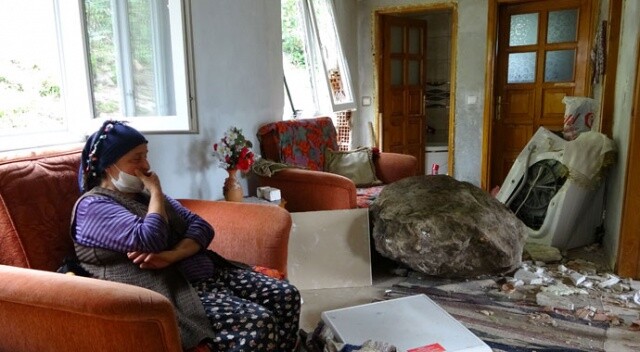 Uykuda şoku yaşayan aile, deprem olduğunu zannet ancak evin içerisinde kayayı görünce şok oldu!