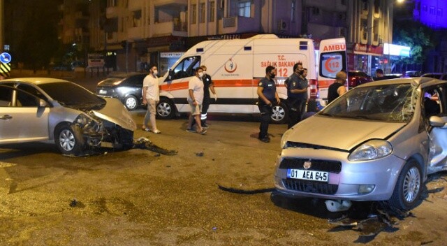 Adana&#039;da otomobiller çarpıştı: 2 yaralı