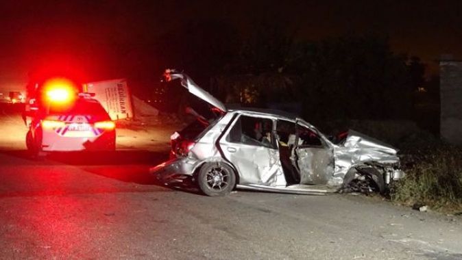 Adana&#039;da tır otomobile çarpıştı: 1 ölü
