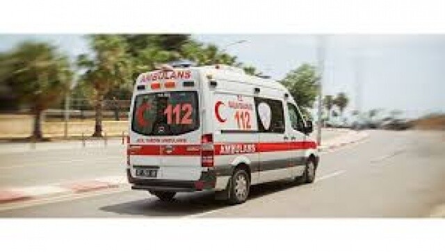 Antalya&#039;da iki otomobil çarpıştı: 8 yaralı