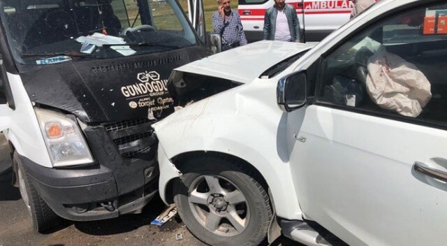 Ardahan&#039;da trafik kazası: 8 yaralı
