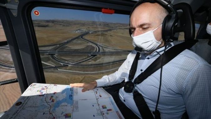 Bakan Karaismailoğlu Ankara-Niğde Otoyolu&#039;ndaki çalışmaları havadan inceledi