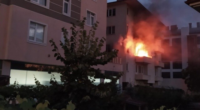 Bolu’da, alev alev yanan evde hasar oluştu