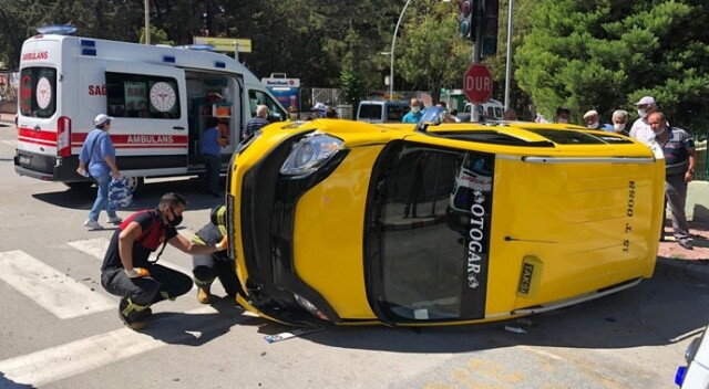 Burdur’da otomobil ile taksi çarpıştı: 8 yaralı