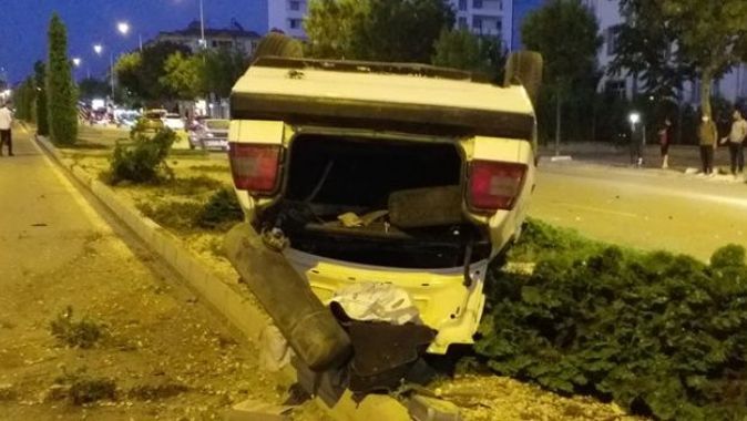 Elazığ’da otomobil takla attı: 2 yaralı