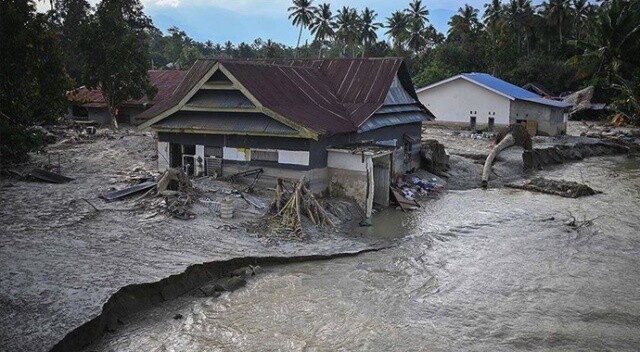 Endonezya&#039;da 22 binden fazla kişi selden etkilendi