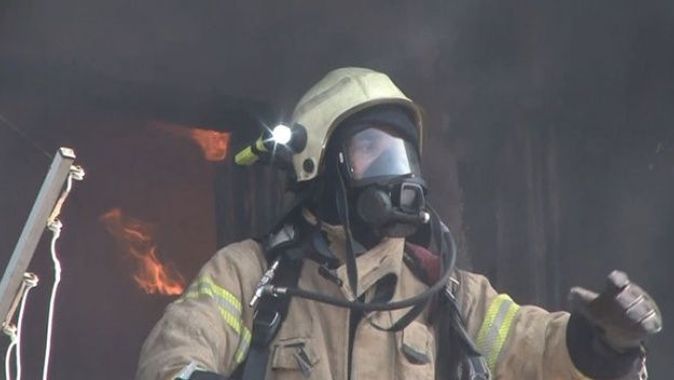 Esenyurt&#039;ta yangın paniği: 4 kişi kurtarıldı