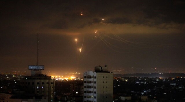 İsrail Gazze&#039;de Hamas&#039;a ait bazı noktaları vurdu
