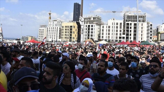 Lübnanlılar Beyrut Limanı&#039;ndaki patlamadan sorumlu tuttukları yetkilileri protesto etti