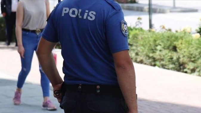 Maskesiz kadını gözaltına alan polis memurları görevden uzaklaştırıldı