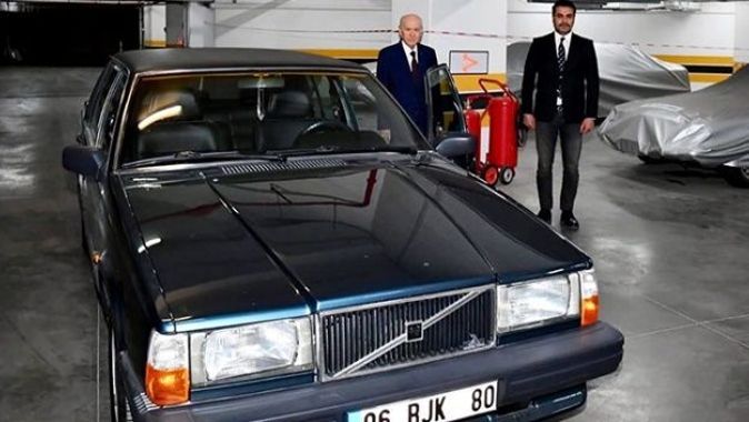 MHP Genel Başkanı Bahçeli, &#039;BJK&#039; plakalı aracını hediye etti