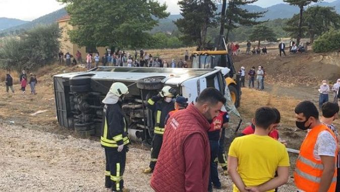 Muğla’da işçileri taşıyan minibüs devrildi: 1 ölü, 12 yaralı