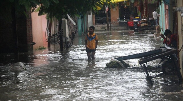 Muson yağmurları Hindistan ve Nepal&#039;de bilançoyu artırıyor