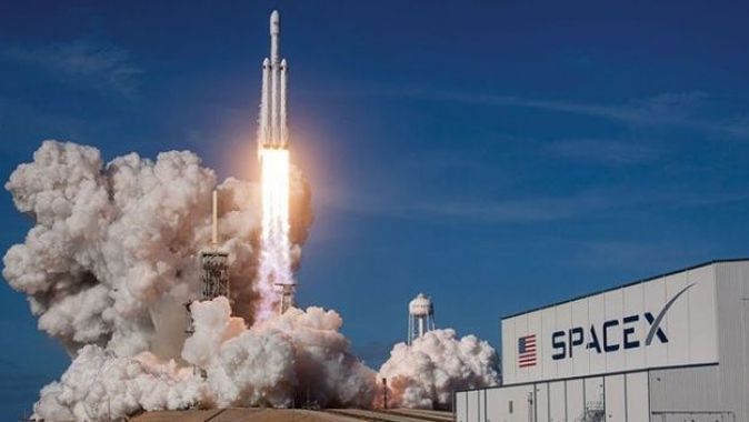 SpaceX’in uzaya gönderdiği NASA astronotları Dünya’ya geri döndü