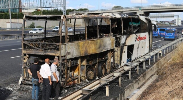 TEM’de yanan yolcu otobüsü kullanılmaz hale geldi