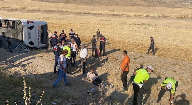 Aksaray’da yolcu otobüsü devrildi: 2’si ağır 32 yaralı