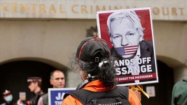 Assange&#039;ın ABD&#039;ye iade davası Kovid-19 nedeniyle ertelendi